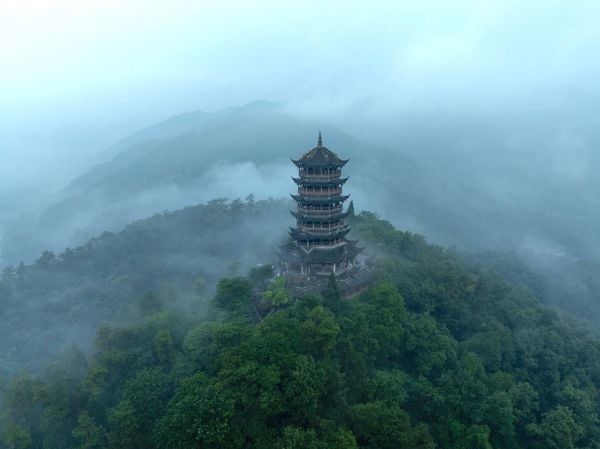 Hiking the Taoist Temple Trails of Mount Qingcheng, Sichuan
